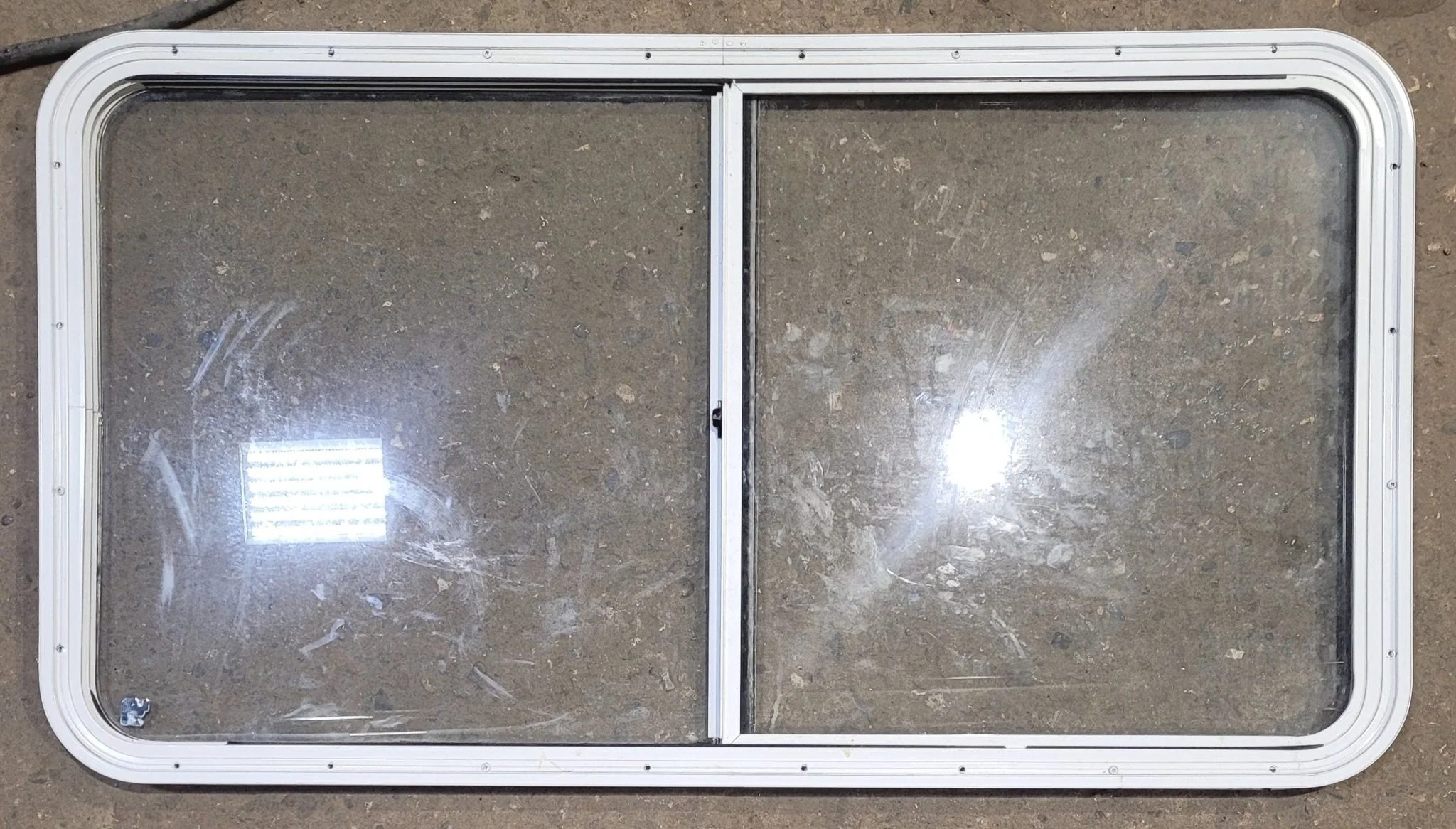 Used White Radius Opening Window : 47 1/2" W x 25 1/2" H x 1 1/4" D - Image 5