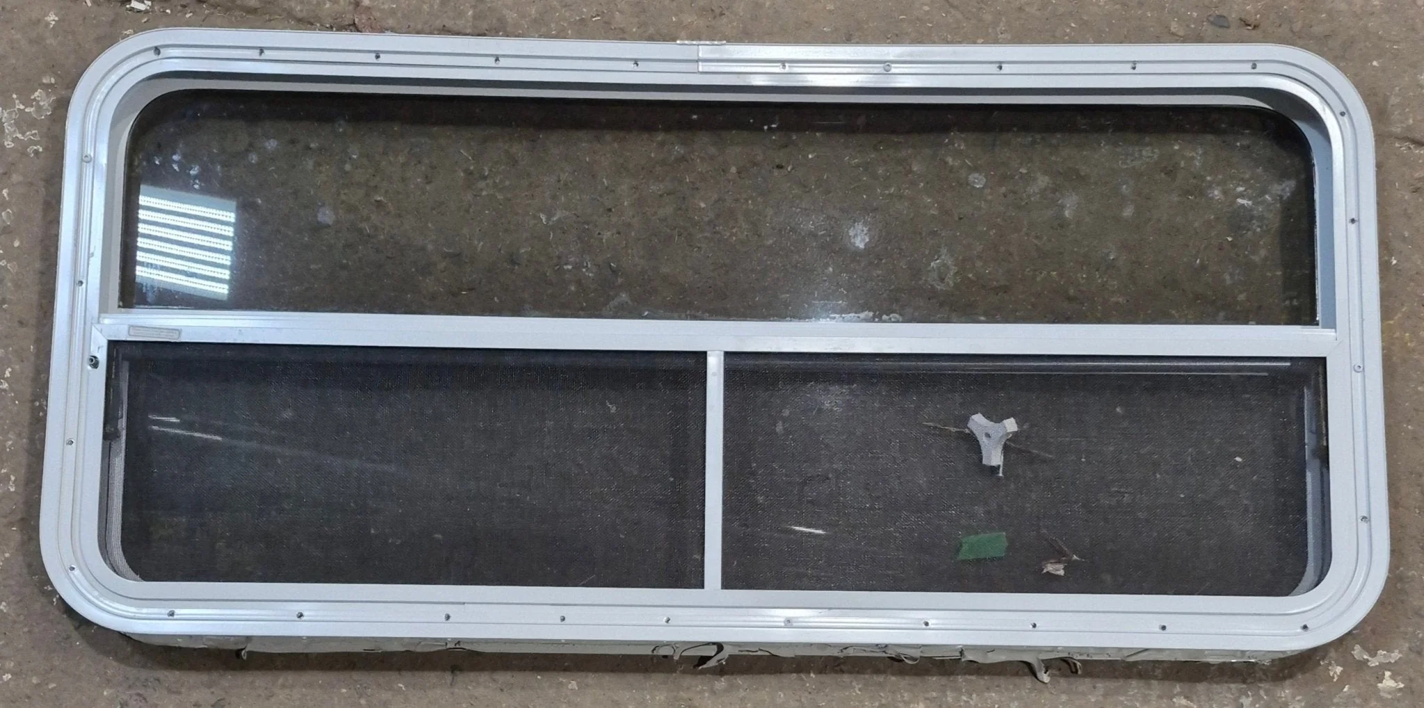 Used White Radius Opening Window : 47 1/4" W x 21 1/4" H x 1 3/4" D - Image 5