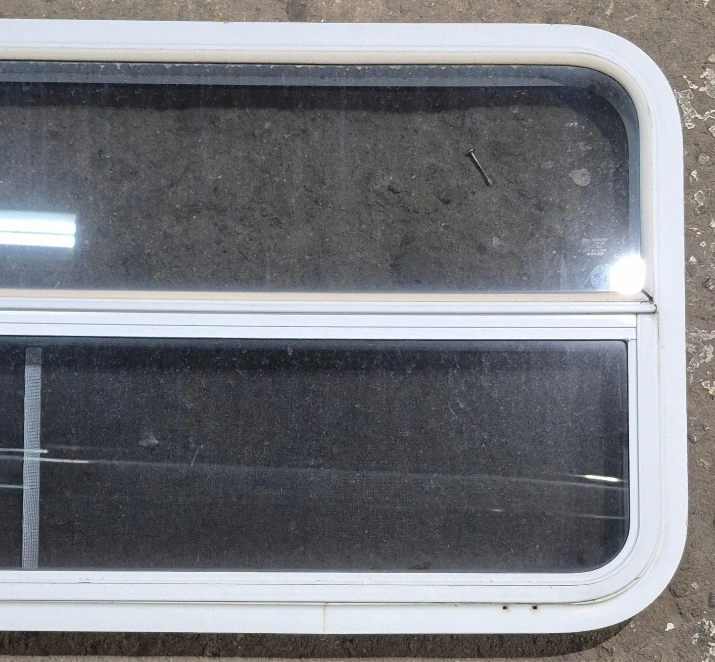 Used White Radius Opening Window : 47 1/4" W x 21 1/4" H x 1 3/4" D - Image 3