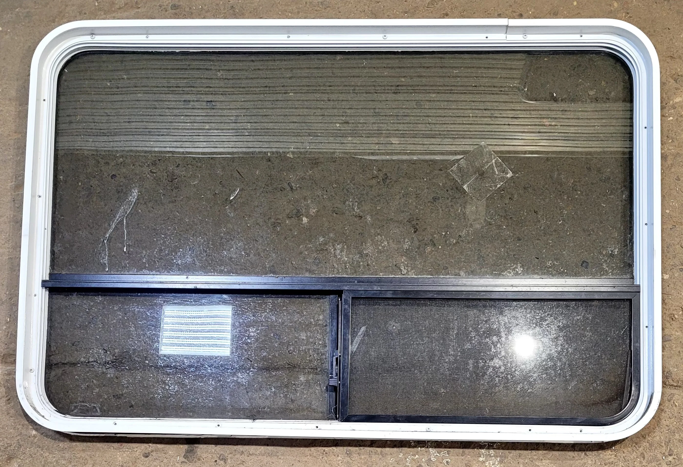 Used White Radius Opening Window : 48 1/4" W x 31 3/4" H x 1 3/4" D - Image 4