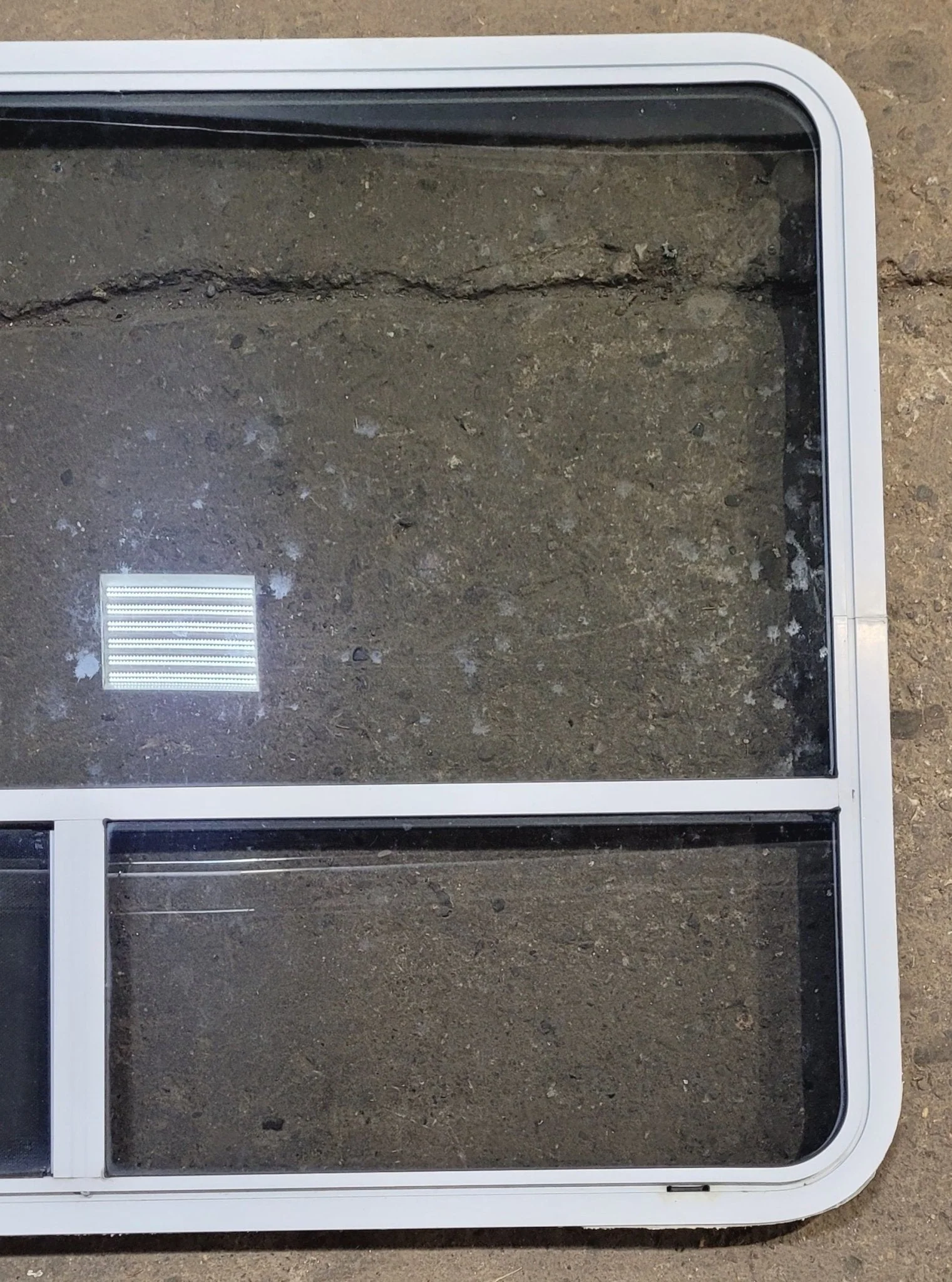 Used White Radius Opening Window : 48 1/4" W x 35 3/4" H x 1 7/8" D - Image 3