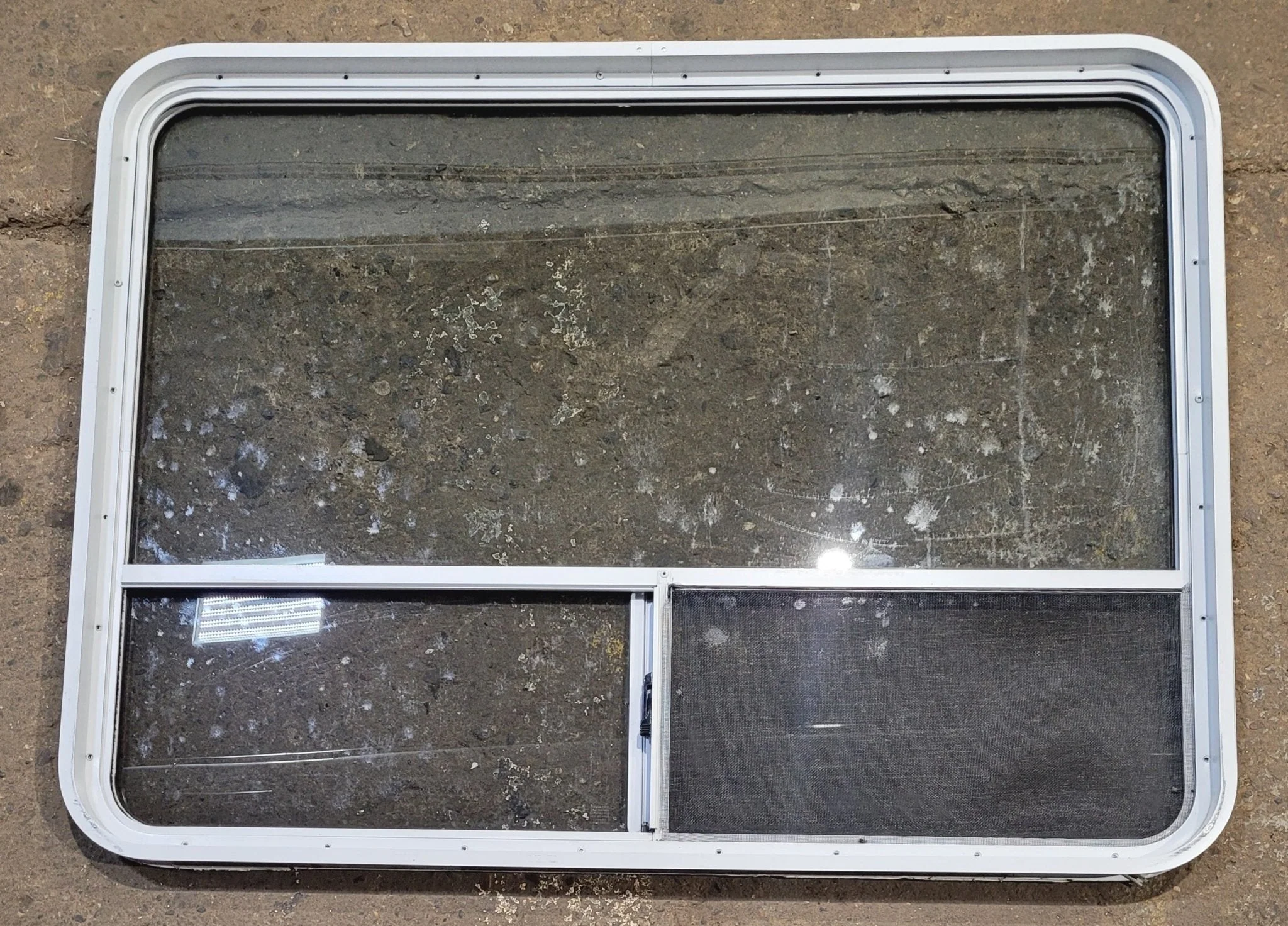 Used White Radius Opening Window : 48 1/4" W x 35 3/4" H x 1 7/8" D - Image 4