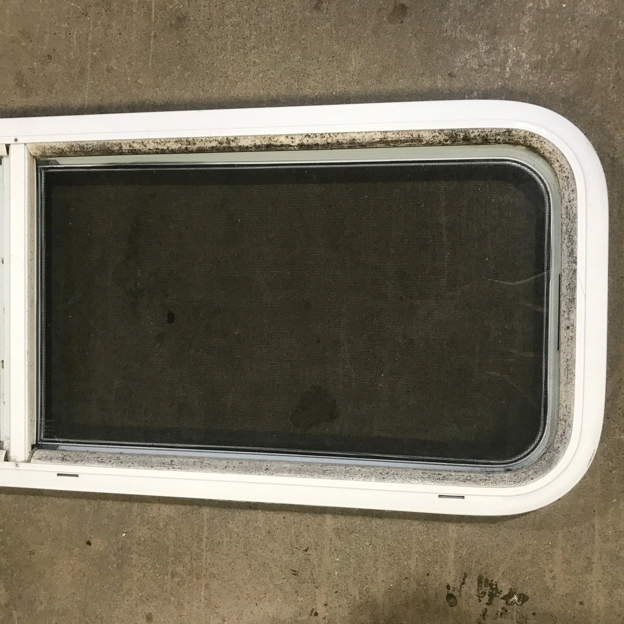 Used White Radius Opening Window : 48" W x 14 3/4" H x 1 7/8" D - Image 3