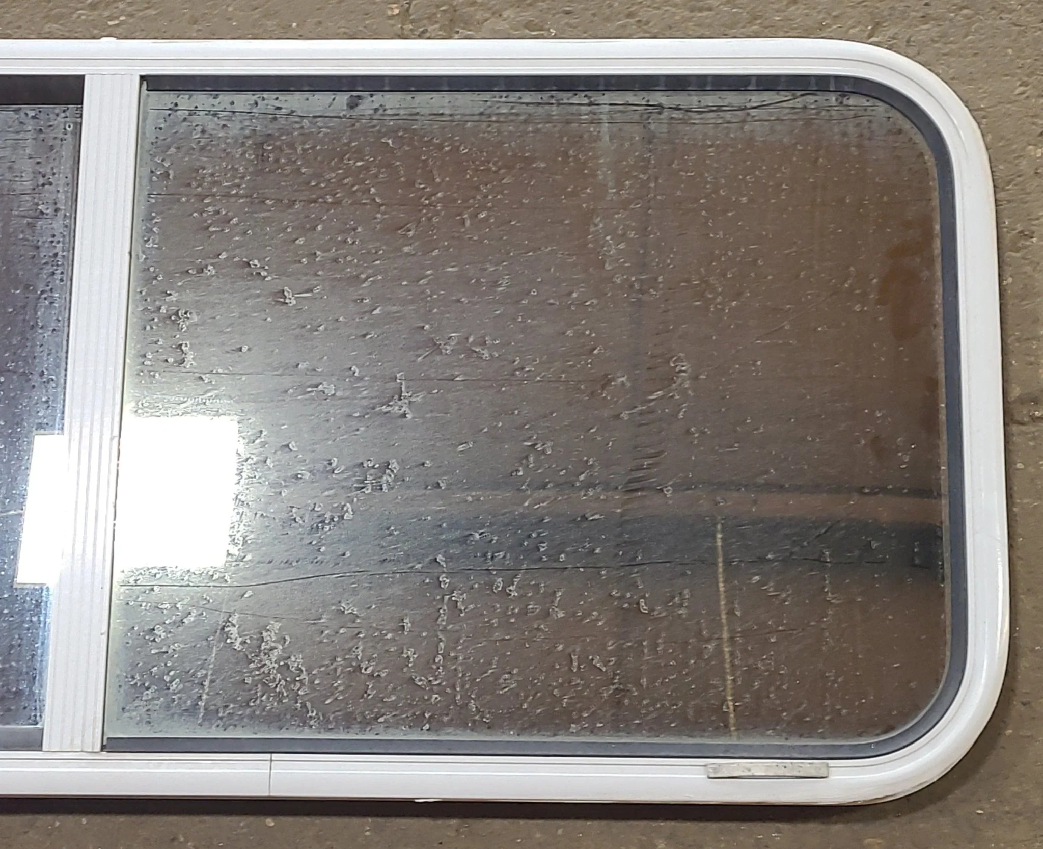 Used White Radius Opening Window : 48" W x 20" H x 1 1/4" D - Image 3