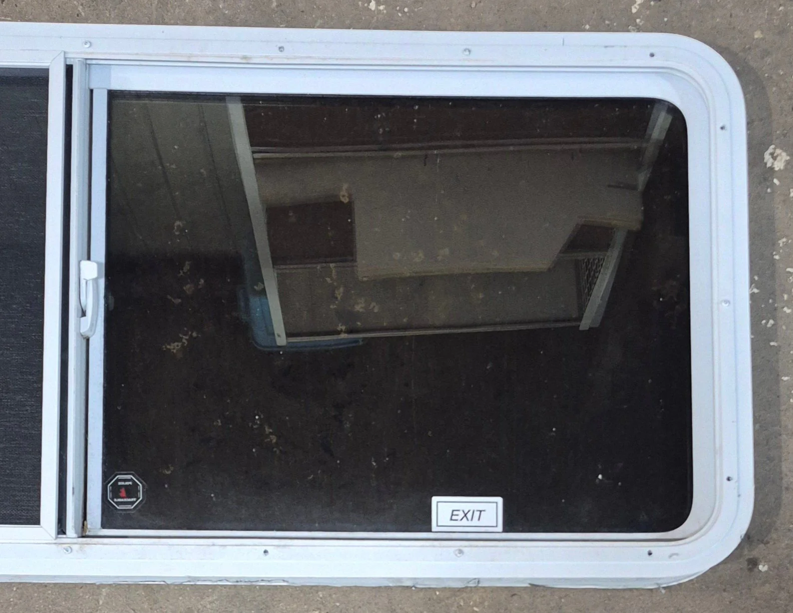 Used White Radius Opening Window : 54" W x 21 1/2" H x 1 7/8" D - Image 7