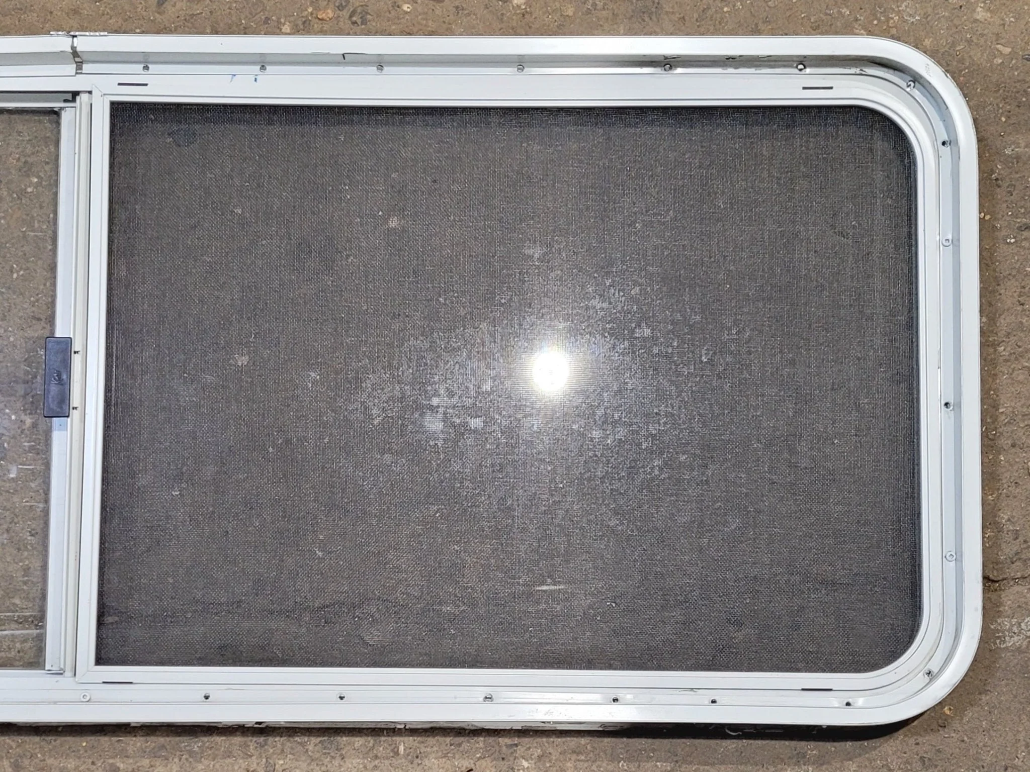 Used White Radius Opening Window : 59 1/4" W x 21 1/4" H x 1 3/4" D - Image 5