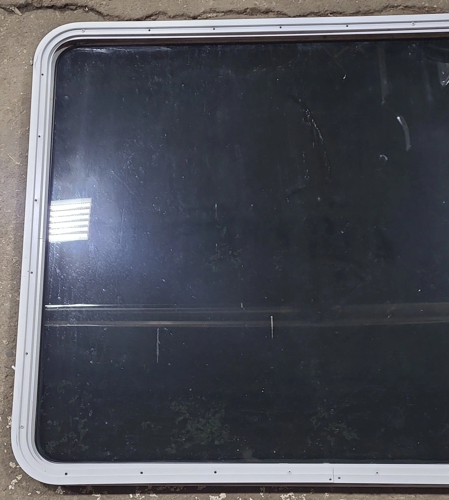 White Radius Non Opening Window : 50 1/4" W x 39 1/2" H x 1 7/8" D - Image 5
