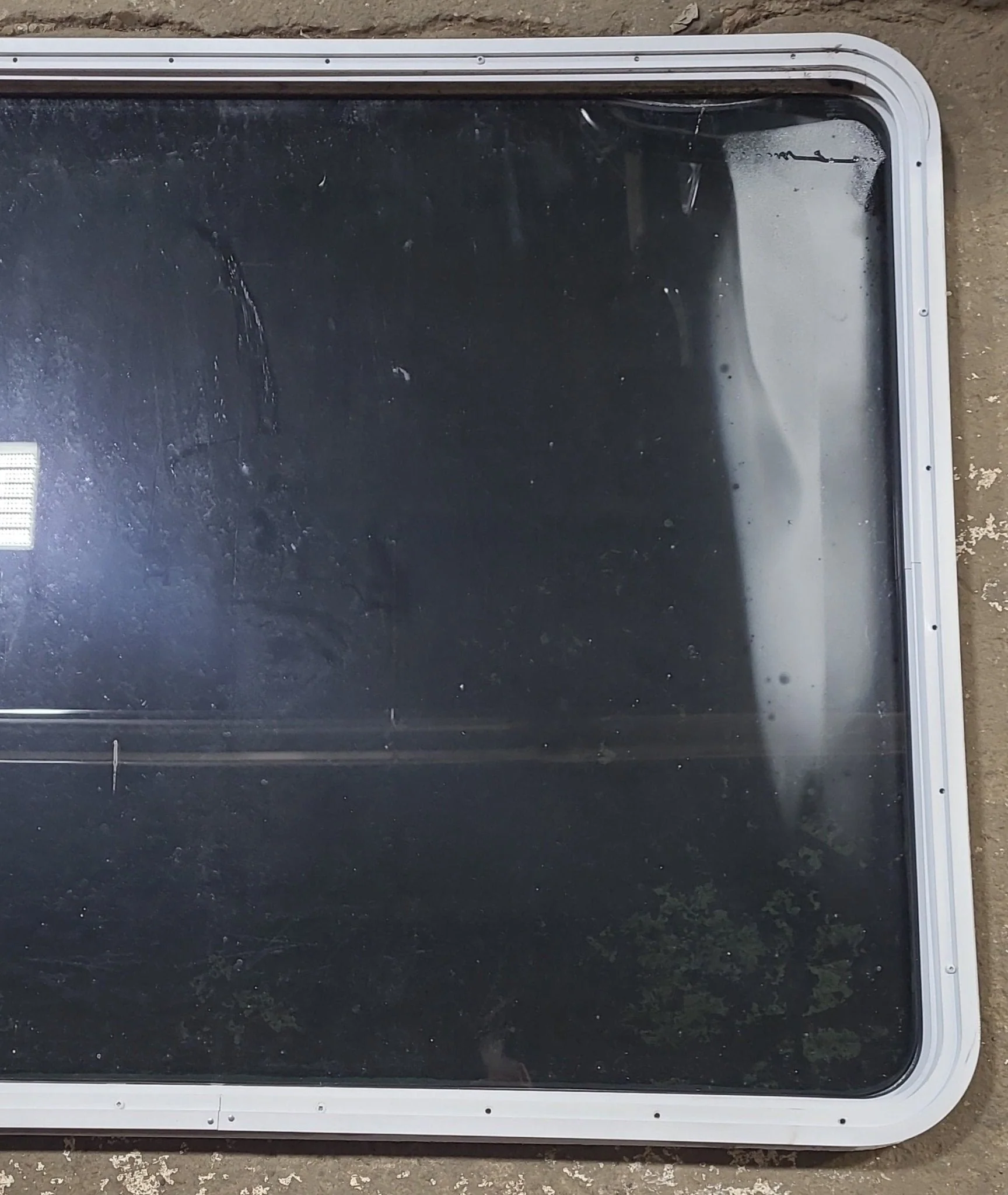 White Radius Non Opening Window : 50 1/4" W x 39 1/2" H x 1 7/8" D - Image 6
