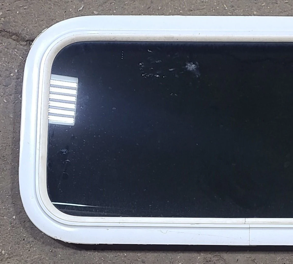 White Radius Non Opening Window : 29 1/2" W X 14 1/2" H X 3/4" D - Image 2